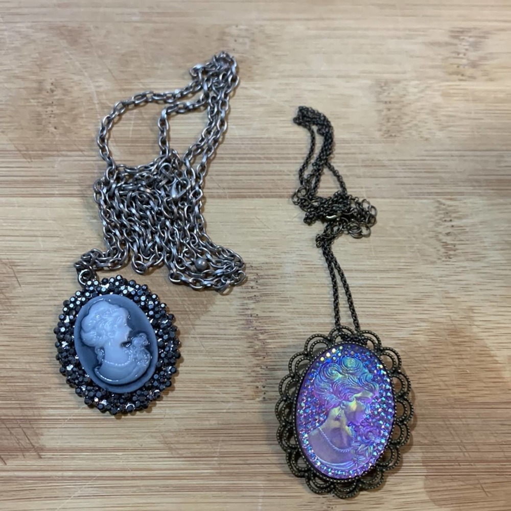 Iridescent and Grey lady necklace bundle‎